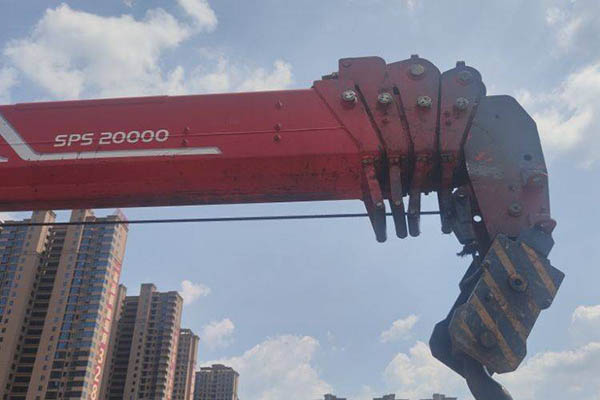 Dongfeng Liuzhou Motor Chenglong Truck Mounted Crane New Chenglong M3 245 6 4X2 in China