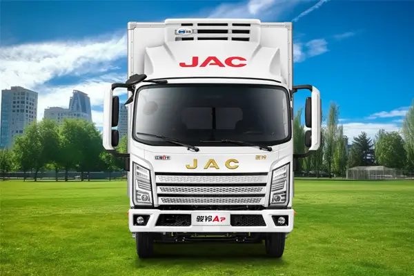 Junling A7 refrigerated truck: a powerful cold chain truck