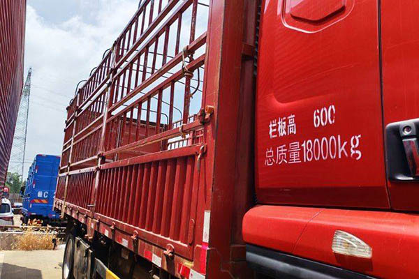 sale Dongfeng Liuzhou Motor Chenglong H5 medium truck, 240 hp, 4x2, 6.8m, single-axle, 6.8m, Yuchai used truck