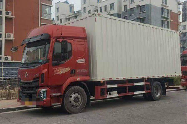 good Dongfeng Liuzhou Motor's new Chenglong M3 medium-duty truck, 195 horsepower, 4x2, 6.8m (China V