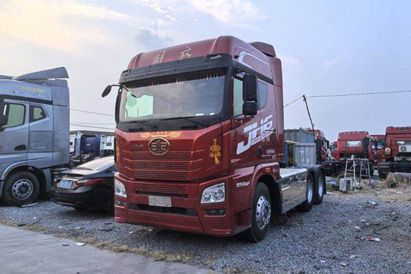 Qingdao Jiefang JH6 heavy-duty truck, Pilot Edition, 550 hp, 6x4 dual-drive, Weichai used tractor