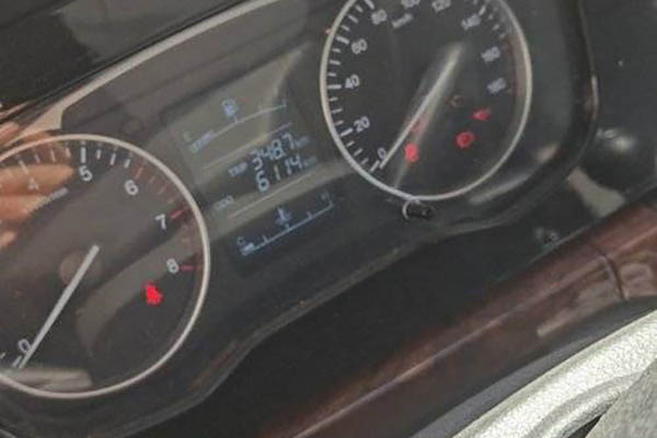 sale Changan Leaper D5 Comfort Edition 1.6L 122HP 3.735m Single-row Van (China VI Emission Standard) Sing