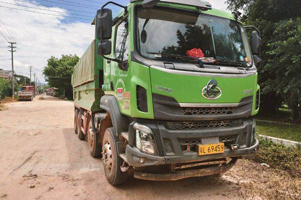 Dongfeng Liuzhou Motor Chenglong H5 280HP 8X4 5.8m Dump Truck (440 Rear Axle) (National V) Front 4x4 Rear 8x8 Yuchai Used Dump Truck