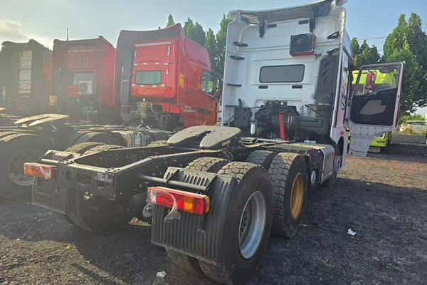 Qingdao Jiefang JH6 heavy-duty truck, 480 hp, 6x4 dual-drive, Weichai used tractor in China