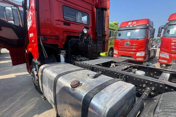 Qingdao Jiefang JH6 heavy-duty truck, 460 hp, 6x4, AMT, dual-drive, used Xichai tractor in China
