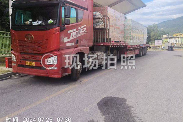 sale Qingdao Jiefang JH6 heavy-duty truck, 500 hp, 6x4 dual-drive, Weichai used tractor