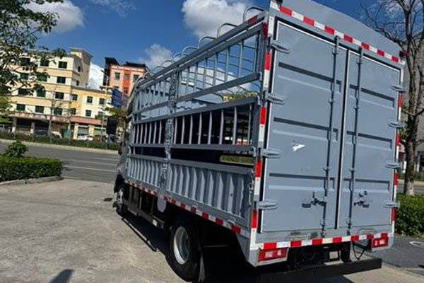 BYD T5DM Technology Edition 4.5T 4.03m Single-Row Plug-In Extended Range Hybrid Cabin Light Truck Us in China