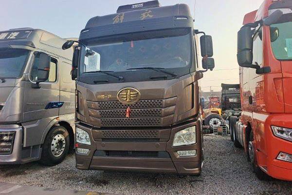 Qingdao Jiefang JH6 heavy-duty truck, 550 hp, 6x4 dual-drive, used Weichai tractor