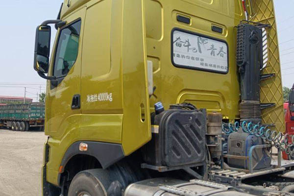 good Dongfeng Liuzhou Motor Chenglong H7 heavy-duty truck, 520 hp, 6x4 tractor (hydraulic retarder), Chin