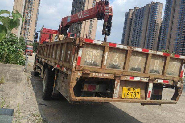 good Dongfeng Liuzhou Motor Chenglong Truck Mounted Crane New Chenglong M3 200 6 4X2
