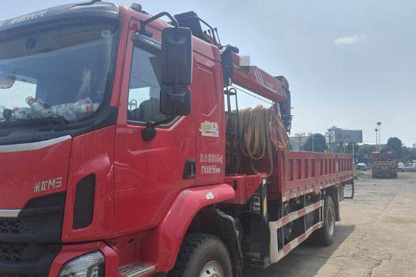 Dongfeng Liuzhou Motor Chenglong Truck Mounted Crane New Chenglong M3 245 6 4X2 for sale