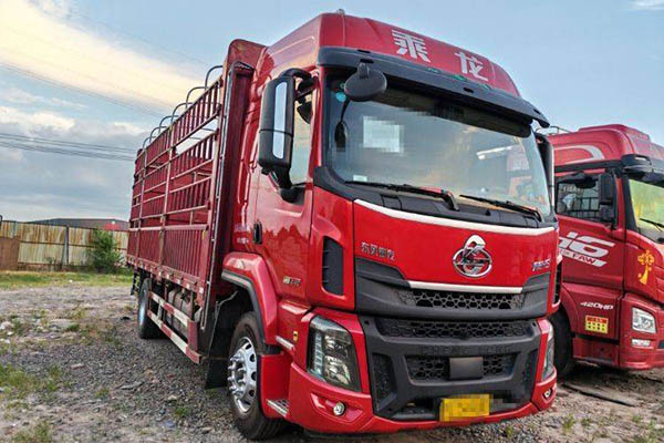 Dongfeng Liuzhou Motor Chenglong H5 medium truck, 240 hp, 4x2, 6.8m, single-axle, 6.8m, Yuchai used truck