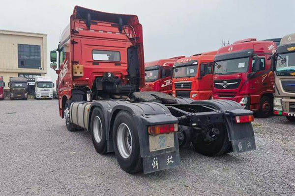 good Qingdao Jiefang JH6 heavy-duty truck, 550 hp, 6x4 dual-drive, used Weichai tractor