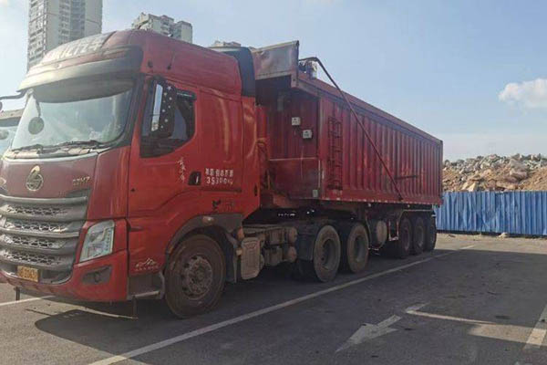 Dongfeng Liuzhou Motor Chenglong H7 heavy-duty truck, 580 hp, 6x4 tractor (National V) dual-drive, u for sale