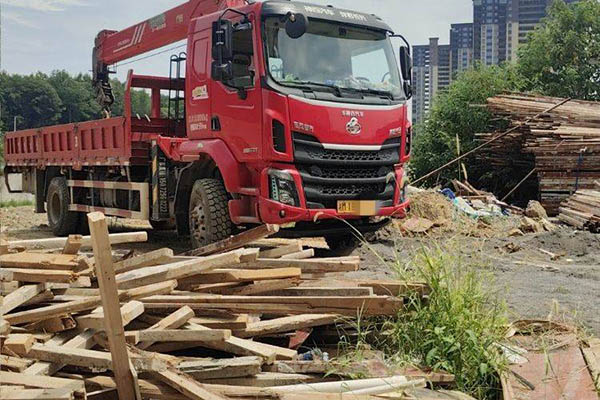 sale Dongfeng Liuzhou Motor Chenglong Truck Mounted Crane New Chenglong M3 245 6 4X2