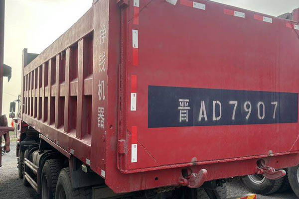Qingdao Jiefang JH6 heavy-duty truck, 460 hp, 8x4, 8m dump truck, Weichai used dump truck in China
