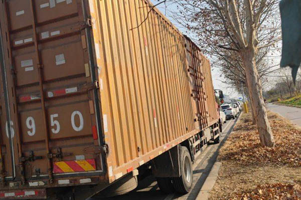 Qingdao Jiefang Dragon VH medium truck 2.0 version, 250 hp, 4x2, 9.65m single-axle van, used Xichai for sale