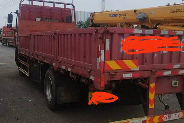 Dongfeng Liuzhou Motor Chenglong H5 medium truck, 245 hp, 4x2, 6.8m flatbed truck (China VI), single axle, used Yuchai truck, yellow license plate for sale