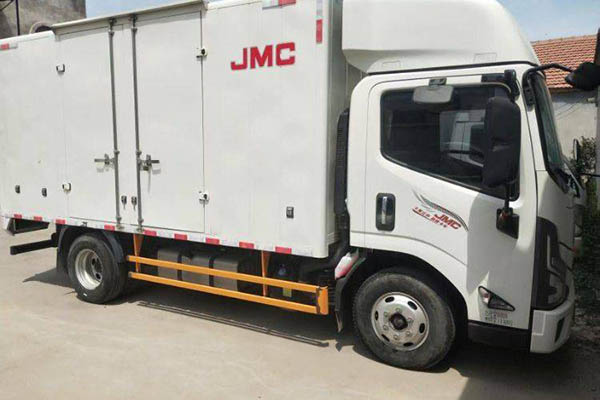 Jiangling Kaiyun+ medium-narrow body 129 horsepower 3.2m double-row van light truck single-axle used