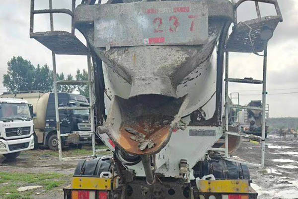 Sany Group 200HP 4X2 3.99m3 concrete mixer truck SYM5180GJB1F Yuchai used mixer truck in China