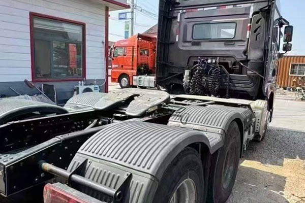 Qingdao Jiefang JH6 heavy-duty truck, Pilot Edition, 560 hp, 6x4 dual-drive, used Xichai tractor in China