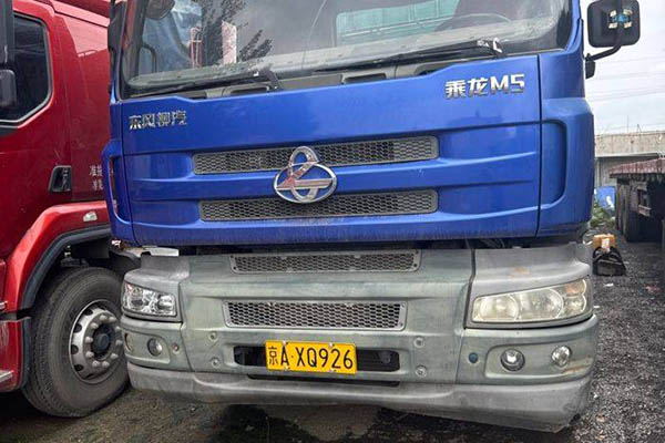 Dongfeng Liuzhou Motor Chenglong M5 heavy-duty truck, 280 hp, 4x2 tractor (National V), single-axle, for sale
