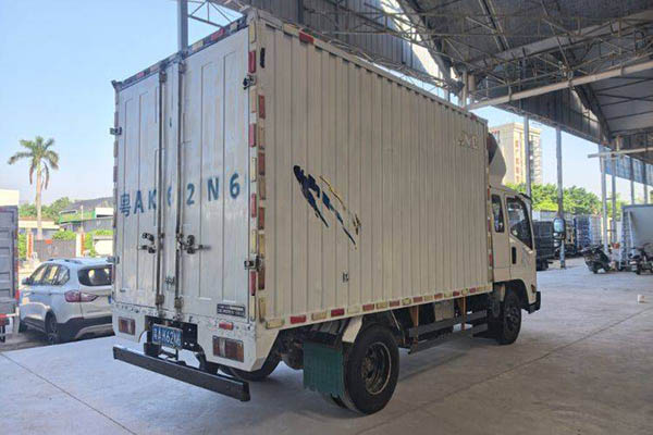 Jiangling Kaiyun Upgraded Version Widebody Standard Model 116HP 3.68m Displacement Semi-van Light Tr in China