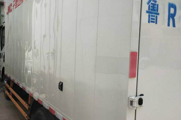 good Jiangling Kaiyun+ medium-narrow body 129 horsepower 3.2m double-row van light truck single-axle used