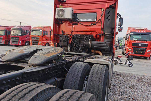 Qingdao Jiefang JH6 heavy-duty truck, Zhizun 550 ultra-light version, 550 hp, 6x4 dual-drive, used W in China