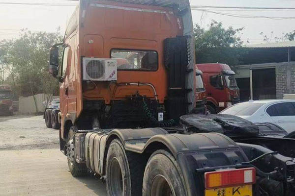 Dongfeng Liuzhou Motor Chenglong H7 heavy-duty truck, 460 hp, 6x4 tractor (National V) dual-drive, u