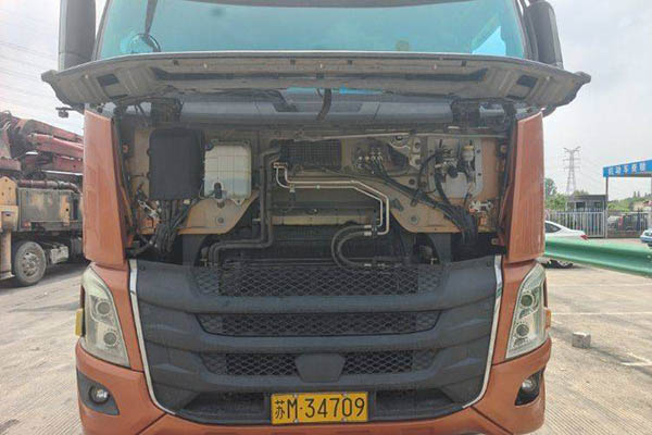 Dongfeng Liuzhou Motor Chenglong H7 heavy-duty truck, 560 hp, 6x4 tractor (National V) dual-drive, u in China