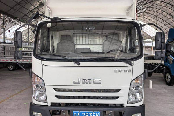 Jiangling Xin Kaiyun 116HP 4m single-row van light truck with single axle. Used Jiangling truck for sale