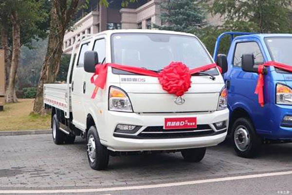 Changan Leaper D5 PLUS Standard Edition 1.6L 122HP 3.05m Double-row Sideboard Pickup Truck (China VI