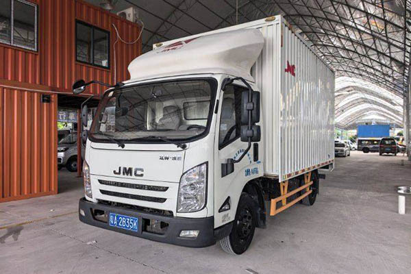 Jiangling Xin Kaiyun 116HP 4m single-row van light truck with single axle. Used Jiangling truck
