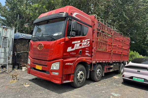 Qingdao Jiefang JH6 heavy-duty truck, Pilot Edition 2.0, 290 hp, 6x2, 9.5m, 4x4 front and 4x4 rear w