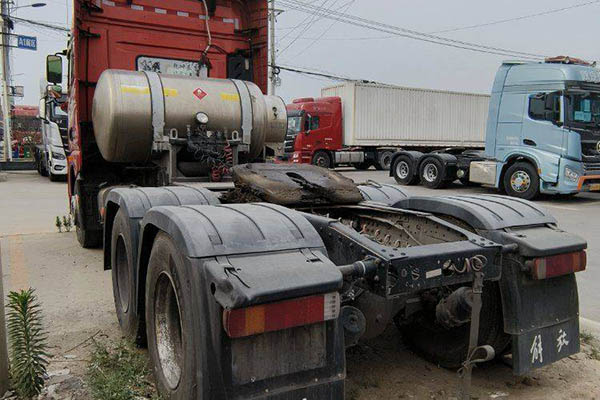 sale Qingdao Jiefang JH6 heavy-duty truck, 460 hp, 6x4 LNG dual-drive, used Weichai tractor