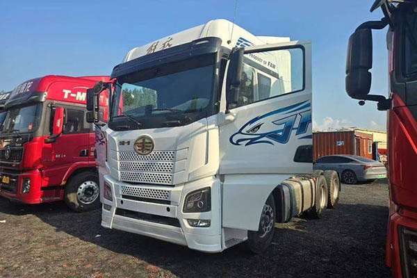 Qingdao Jiefang JH6 heavy-duty truck, 480 hp, 6x4 dual-drive, Weichai used tractor