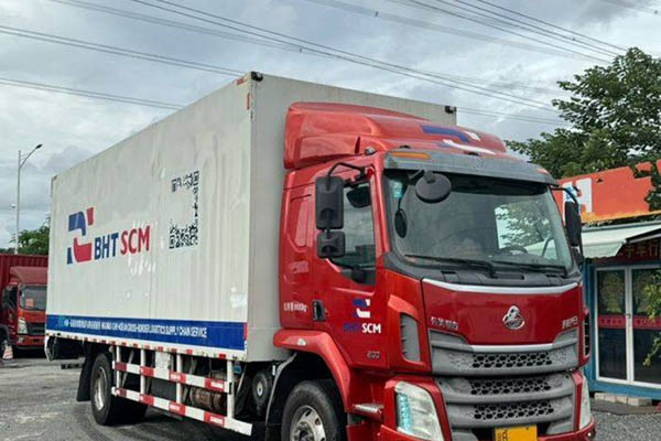 Dongfeng Liuzhou Motor Chenglong M3 medium truck, 200 hp, 4x2, 7.8m (National V) standard, single-axle, Yuchai used truck