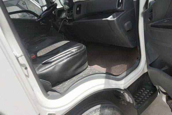 Jiangling Kaiyun+ medium-narrow body 129 horsepower 3.2m double-row van light truck single-axle used for sale