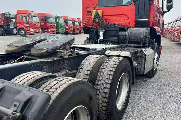 Dongfeng Liuzhou Motor Chenglong H5 heavy-duty truck, 460 hp, 6x4 tractor (China VI), dual-drive, us in China