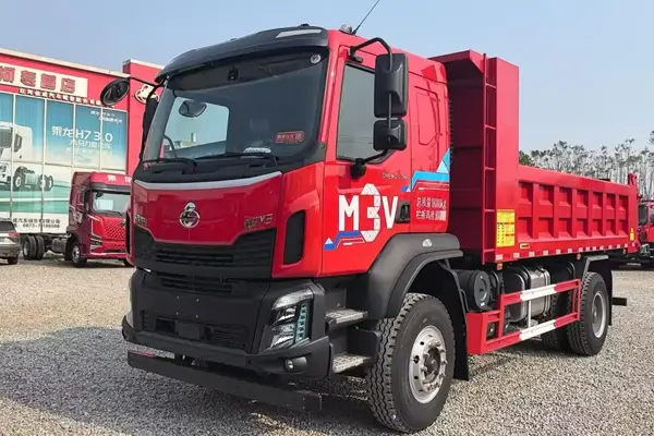 Chenglong M3 4X2 extreme dump truck demonstrates its wealth-creating capabilities