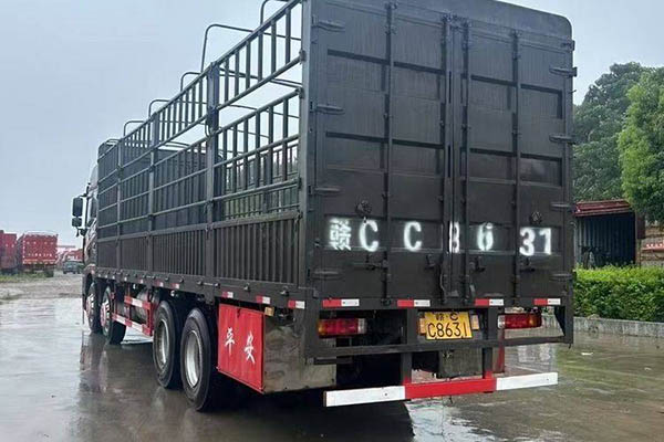 Qingdao Jiefang JH6 heavy-duty truck, 460 hp, 8x4, 9.4m slatted truck, used Xichai truck in China