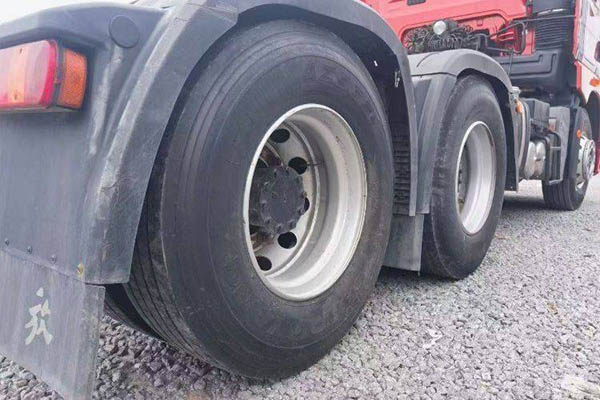 Qingdao Jiefang JH6 heavy-duty truck, 550 hp, 6x4 dual-drive, used Weichai tractor in China