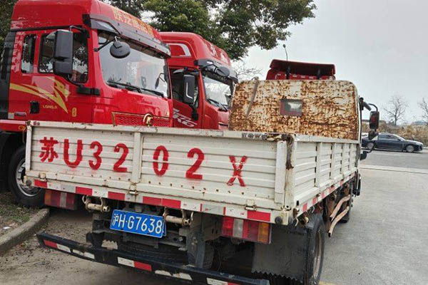 Jiangling Kaiyun wide-body standard model, 129 horsepower, 4.1m single-row flatbed light truck, sing in China