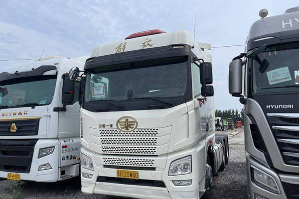 Qingdao Jiefang JH6 heavy truck, 550 hp, 6x4 dual-drive, used Xichai tractor