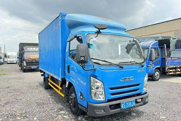good Jiangling Xin Kaiyun 116HP 4.1m single-row van light truck with single axle. Used Jiangxi Isuzu truck.