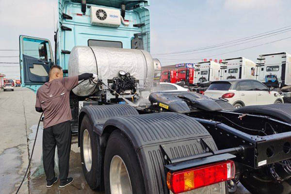Qingdao Jiefang JH6 heavy-duty truck, Smart Edition, 560 hp, 6x4, LNG dual-drive, used tractor unit in China