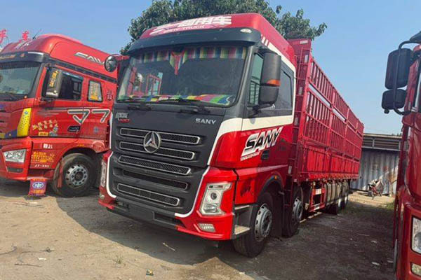 Sany Group Silver Pine Edition 430HP 8x4 9.5m Stake Truck (National V Emission Standard) Front 4x4 R