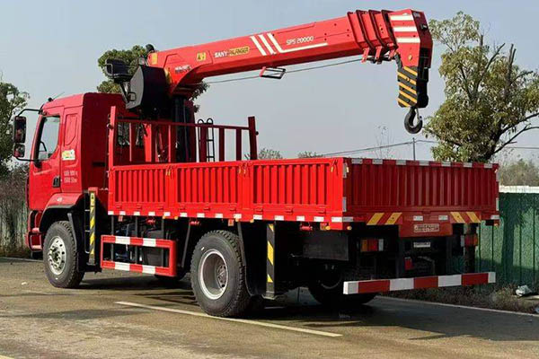 good Dongfeng Liuzhou Chenglong M3 240 4.6 4X2 Truck-Mounted Crane