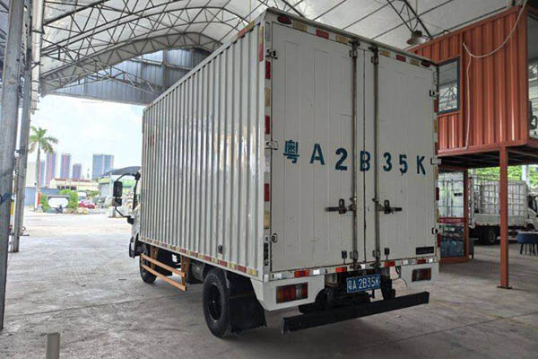 sale Jiangling Xin Kaiyun 116HP 4m single-row van light truck with single axle. Used Jiangling truck